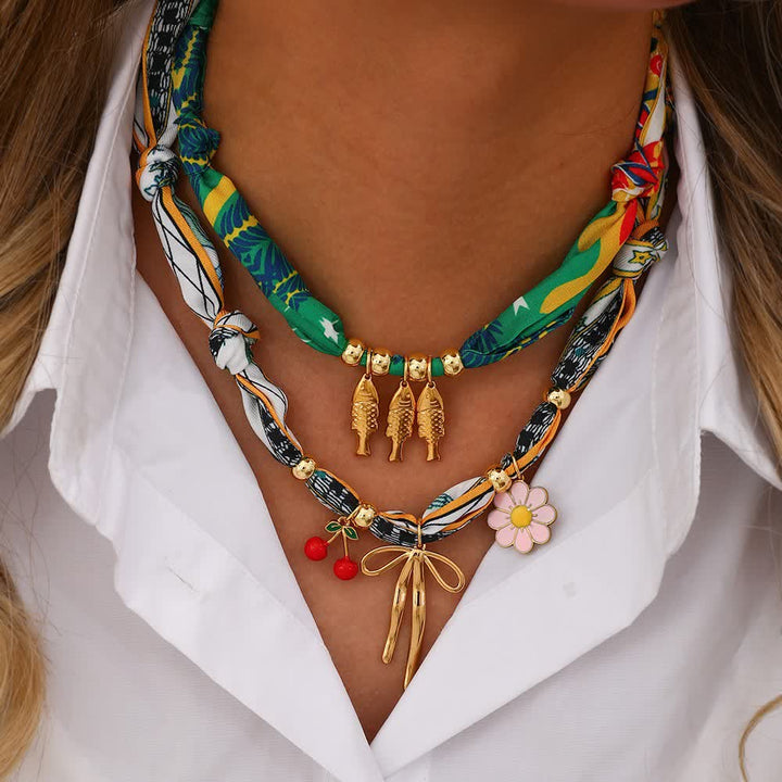 Collier foulard tropical pop avec breloque poisson rouge et fleur de cerisier - image 0