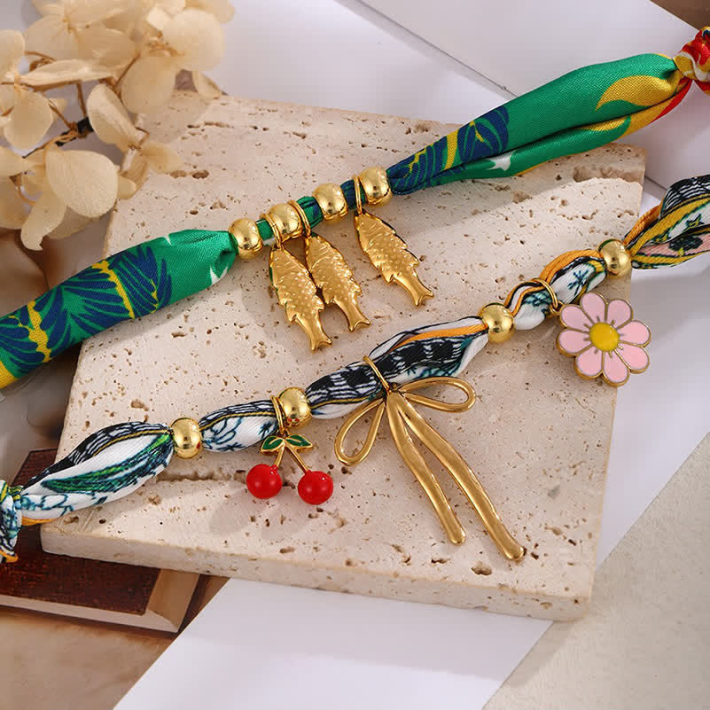 Collier foulard tropical pop avec breloque poisson rouge et fleur de cerisier - image 4