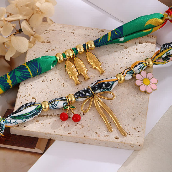 Collier foulard tropical pop avec breloque poisson rouge et fleur de cerisier - image 4