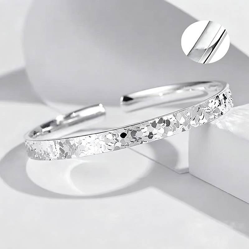 Bracelet jonc ouvert ajustable argenté à texture de glace pilée pour femme - image 0