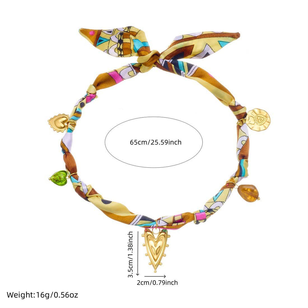 Collier foulard coloré noué à la main avec pendentif cœur doré - image 3