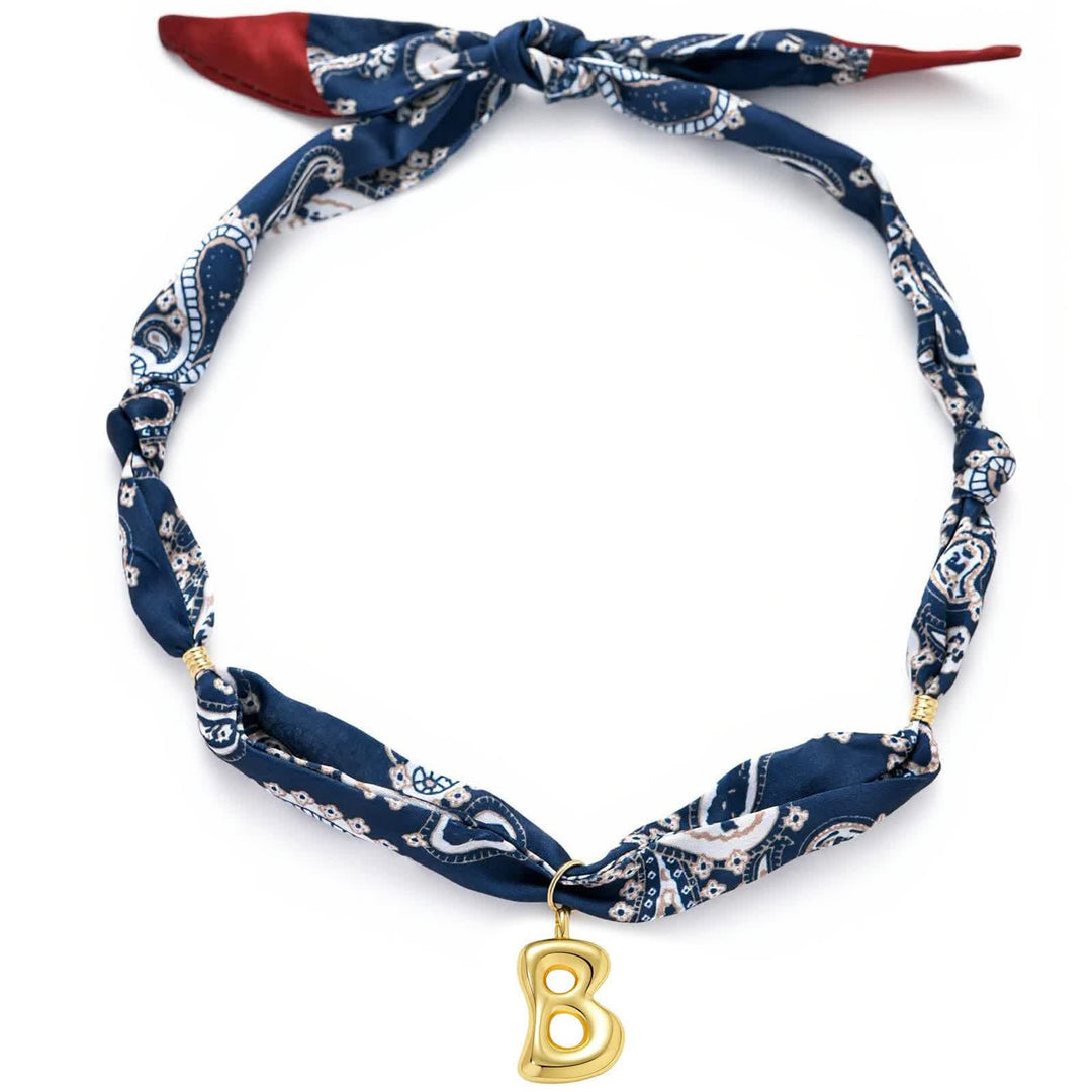 Collier foulard bandana bleu marine à motifs cachemire avec pendentif lettre initiale en forme de bulle dorée - B - image 6