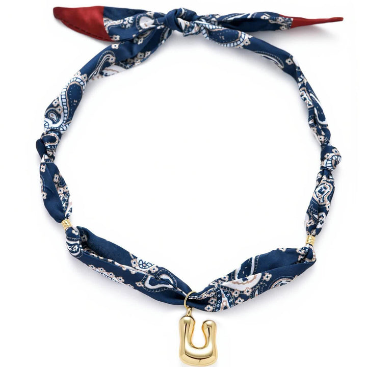 Collier foulard bandana bleu marine à motifs cachemire avec pendentif lettre initiale en forme de bulle dorée - U - image 25
