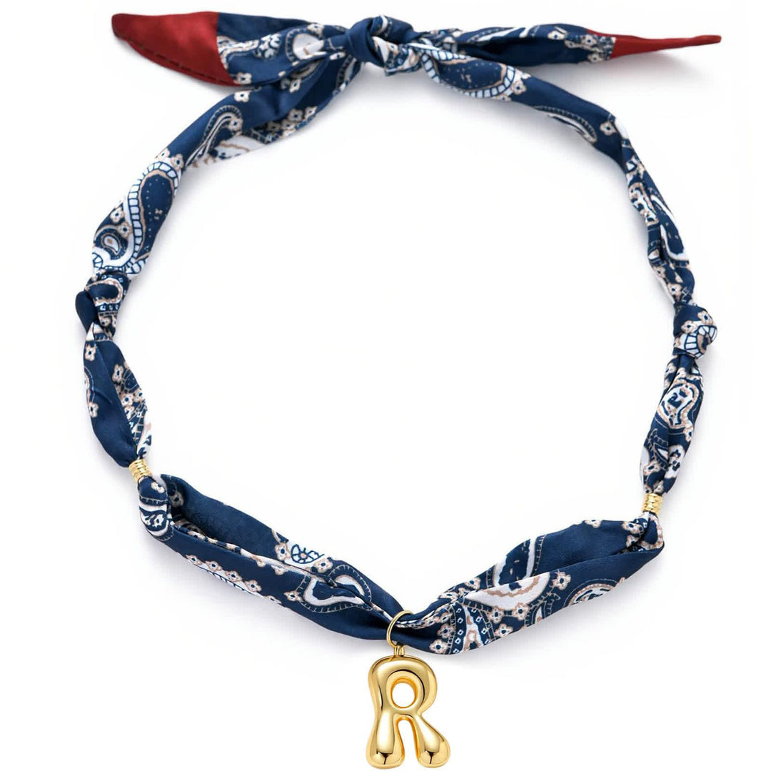 Collier foulard bandana bleu marine à motifs cachemire avec pendentif lettre initiale en forme de bulle dorée - R - image 22