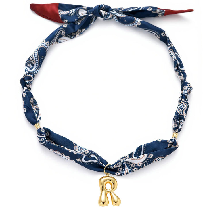 Collier foulard bandana bleu marine à motifs cachemire avec pendentif lettre initiale en forme de bulle dorée - R - image 22