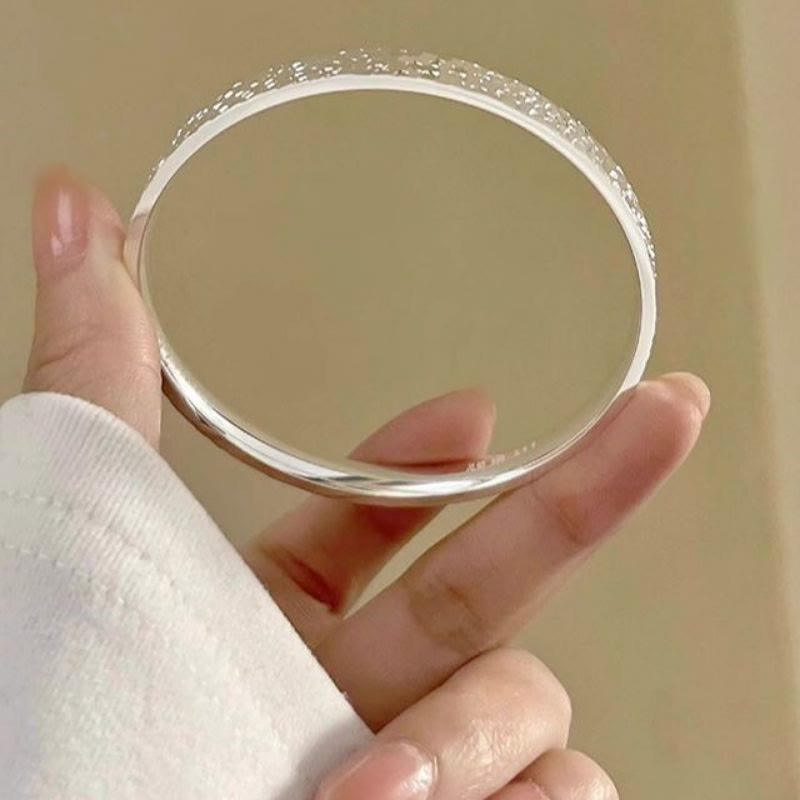 Bracelet jonc ouvert ajustable argenté à texture de glace pilée pour femme - image 7