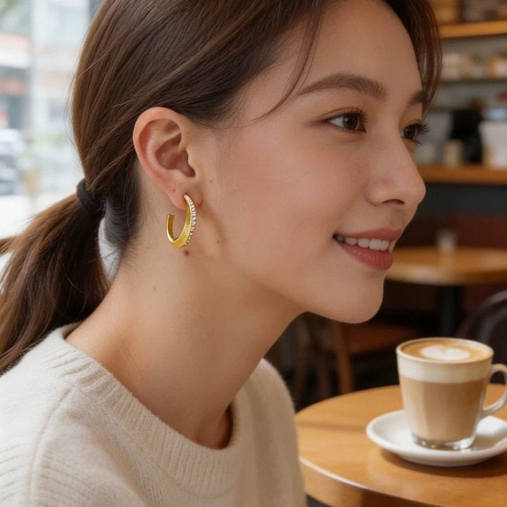 Boucles d'oreilles créoles texturées vintage en forme de C incrustées de zircon pour femmes - image 8