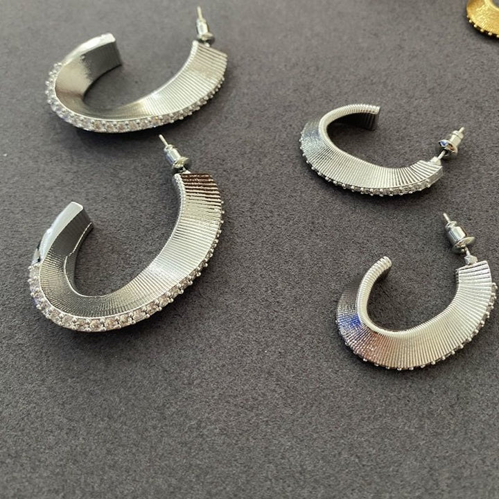 Boucles d'oreilles créoles texturées vintage en forme de C incrustées de zircon pour femmes - image 3