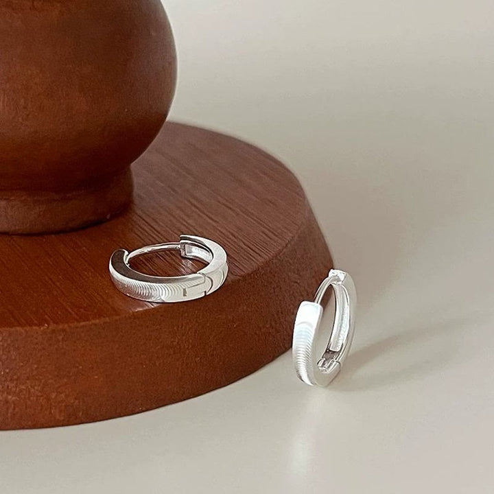 Boucles d'oreilles créoles œil de chat texturées en argent S925 pour femmes - image 3