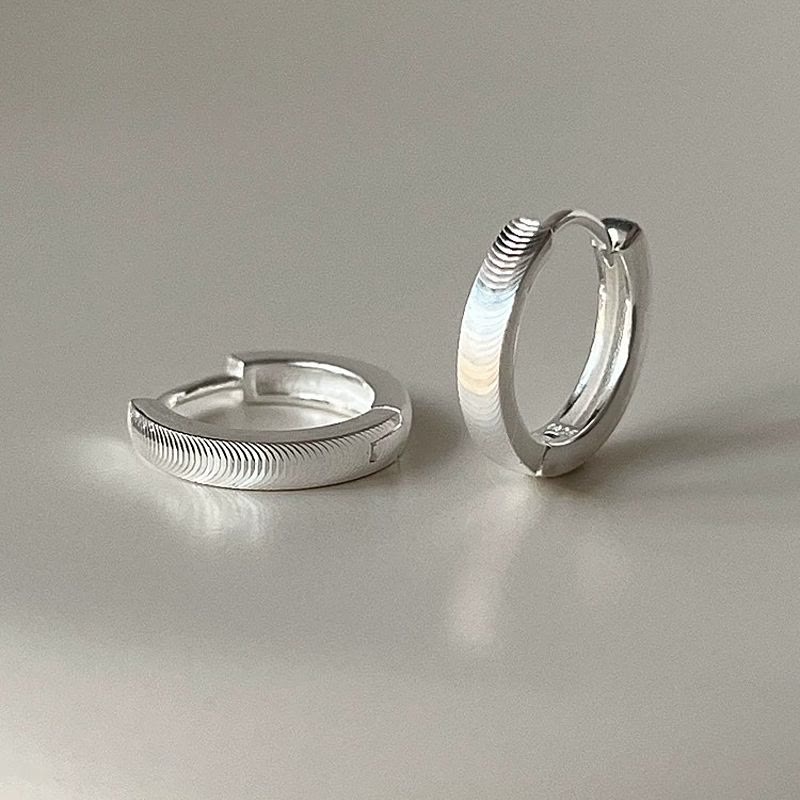 Boucles d'oreilles créoles œil de chat texturées en argent S925 pour femmes - image 1