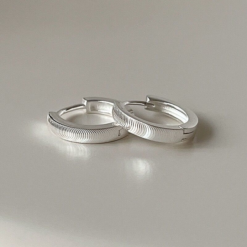 Boucles d'oreilles créoles œil de chat texturées en argent S925 pour femmes - Argent - image 0
