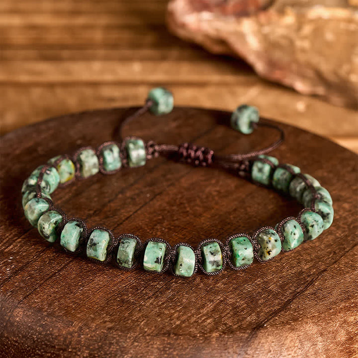 Bracelet en macramé ajustable fait main avec pierre de tourmaline verte - image 2
