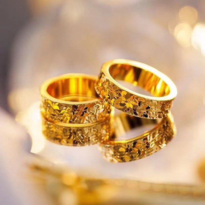 Bague en acier titane texturé effet glace pilée, anneau doré pour femme - image 1