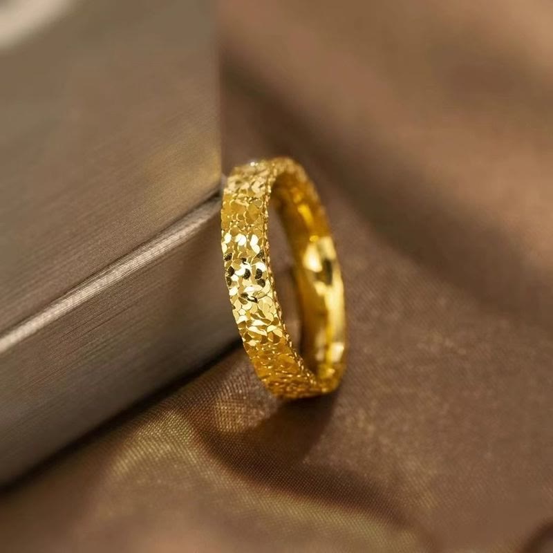 Bague en acier titane texturé effet glace pilée, anneau doré pour femme - image 4