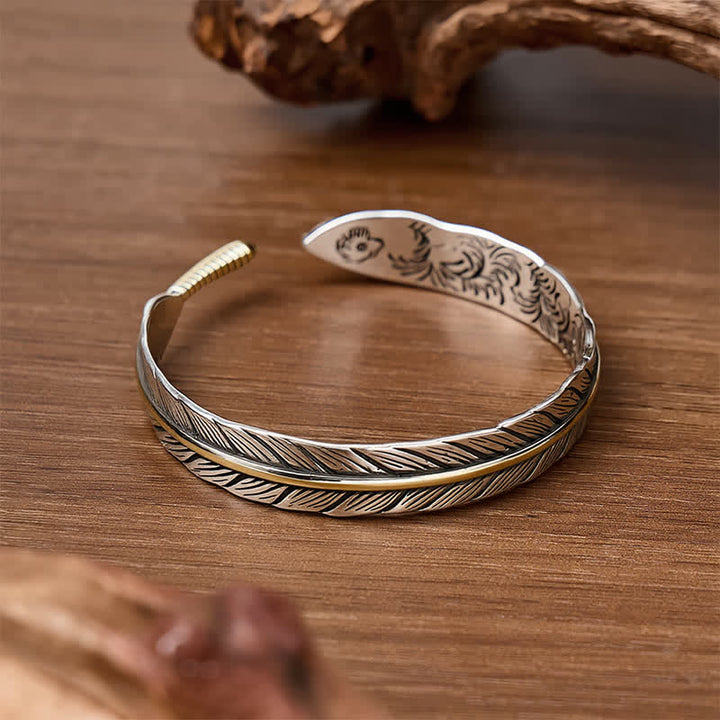 Bracelet manchette ouvert à motif totem à plume unique bicolore Spirit - image 4