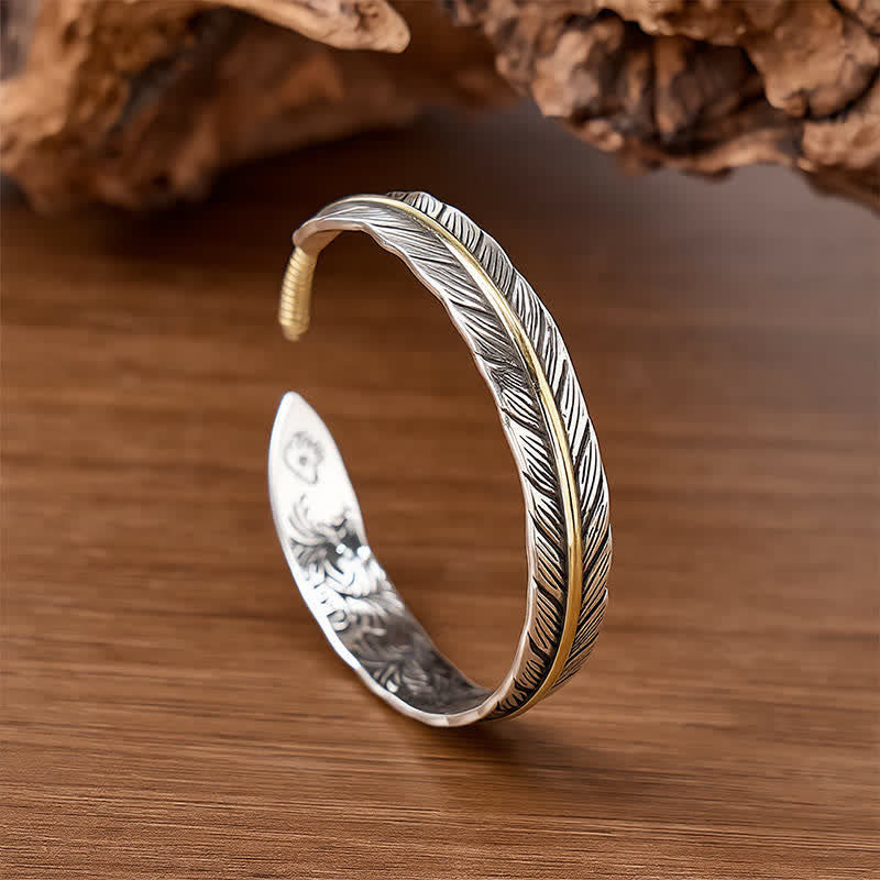 Bracelet manchette ouvert à motif totem à plume unique bicolore Spirit - Argent et bronze - image 0