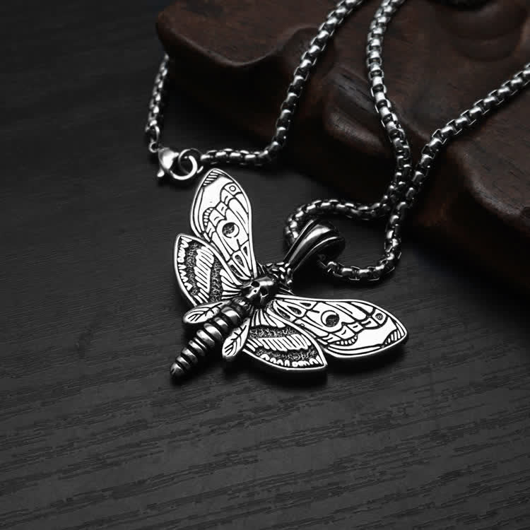 Collier unisexe gothique punk avec motif de papillon de nuit et tête de mort - Argent - image 0