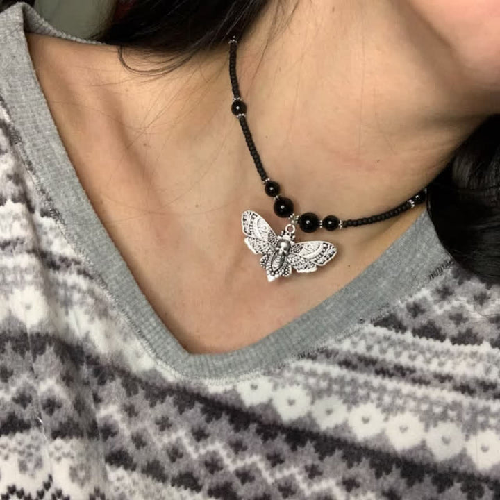 Collier ras du cou bohème gothique à perles et motif papillon tête de mort - image 2