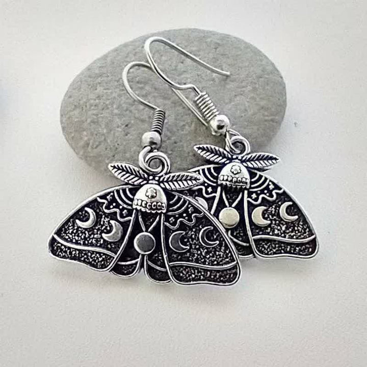 Boucles d'oreilles gothiques vintage envoûtantes, motif papillon de nuit et crâne - Argent antique - image 5