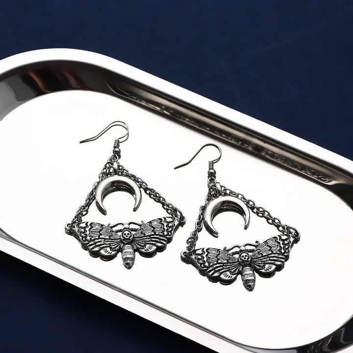 Boucles d'oreilles pendantes en forme de croissant de lune, motif papillon de nuit à l'esthétique sombre - image 2