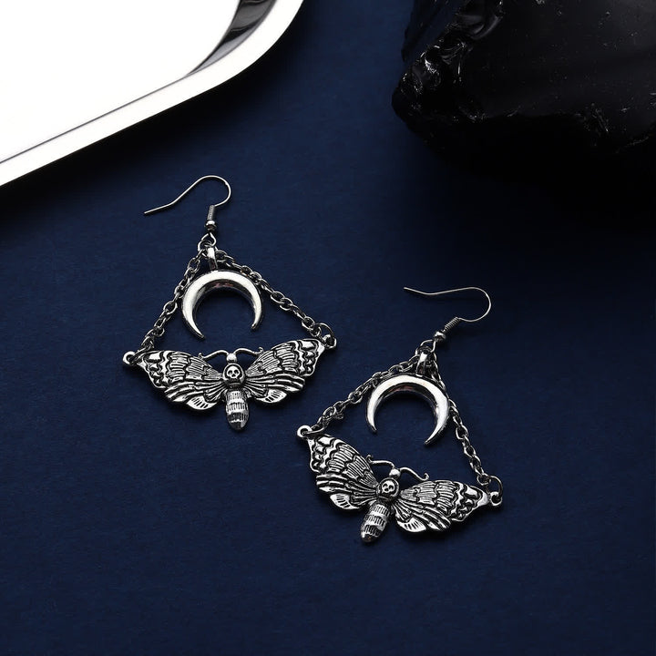 Boucles d'oreilles pendantes en forme de croissant de lune, motif papillon de nuit à l'esthétique sombre - image 3