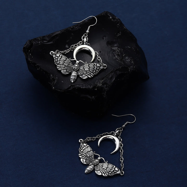 Boucles d'oreilles pendantes en forme de croissant de lune, motif papillon de nuit à l'esthétique sombre - image 4