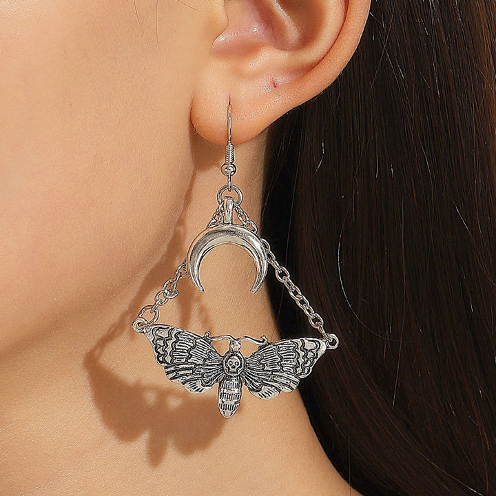 Boucles d'oreilles pendantes en forme de croissant de lune, motif papillon de nuit à l'esthétique sombre - image 6