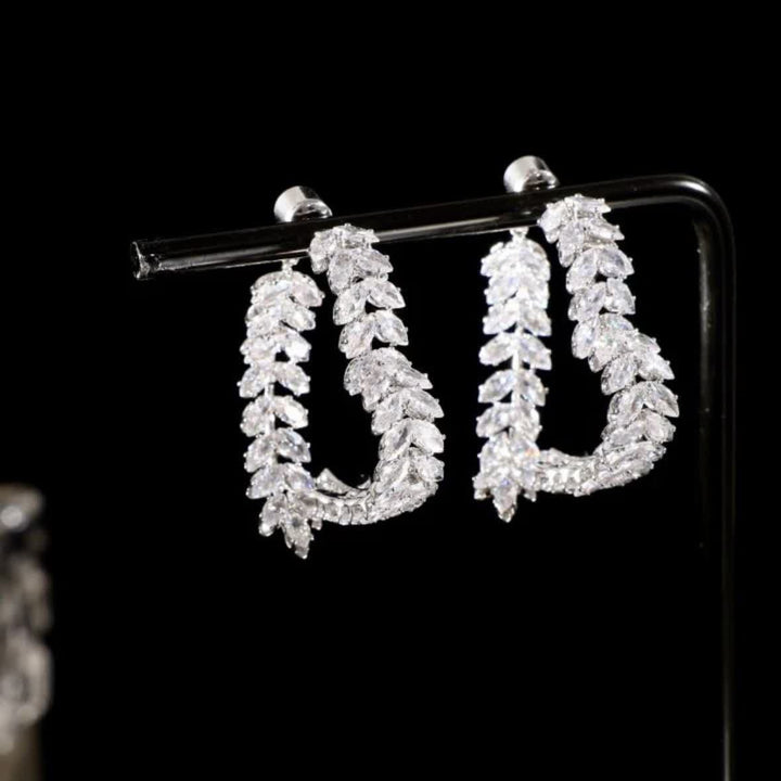 Boucles d'oreilles créoles en forme de cœur avec zircon et motif blé, sans fin - image 1