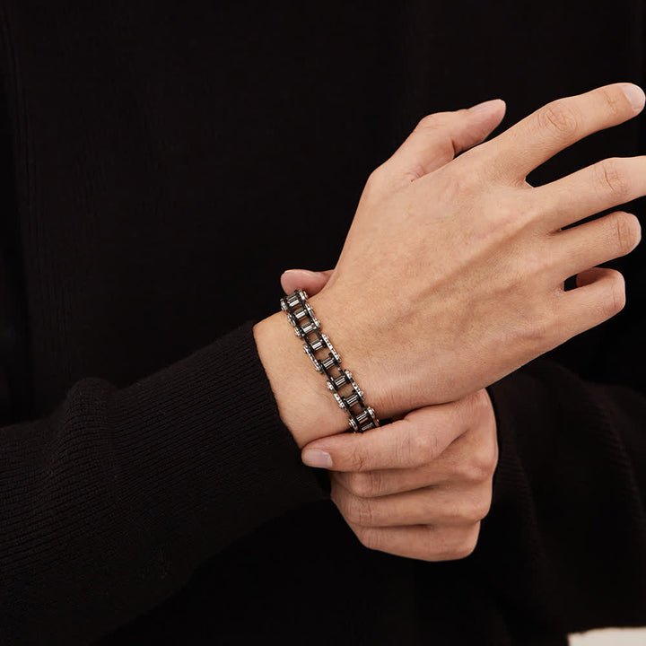 Roulez avec style ! Bracelet de chaîne de moto intrépide - image 1