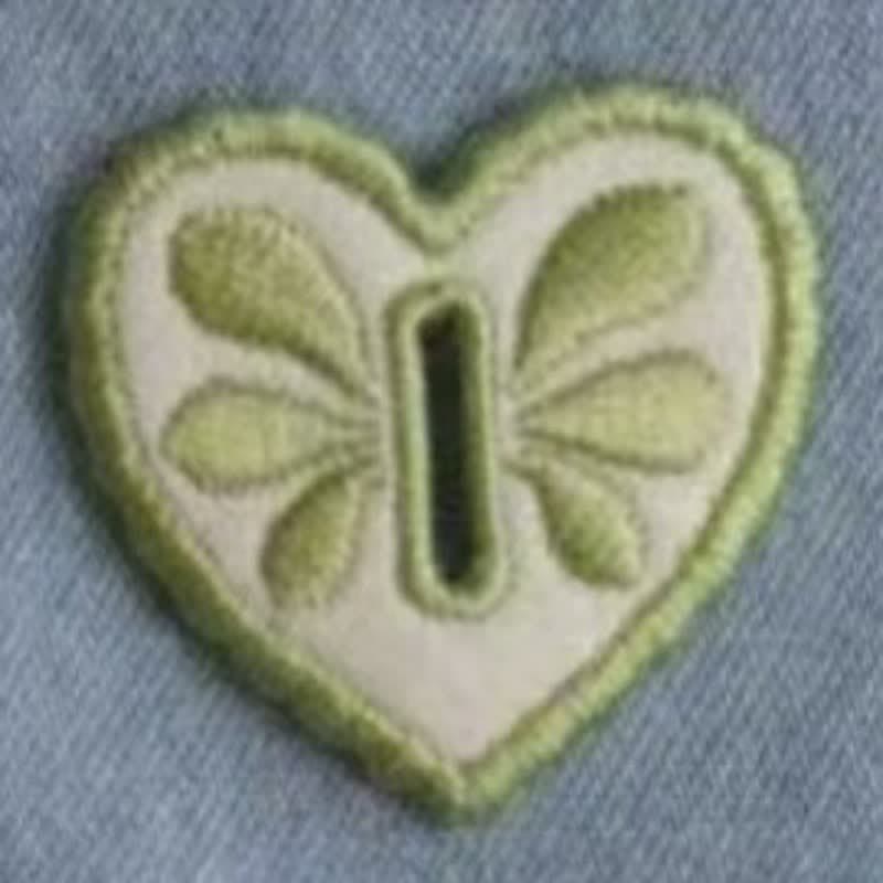Crochet pour bouton décoratif amovible brodé en forme de cœur - Vert - image 6