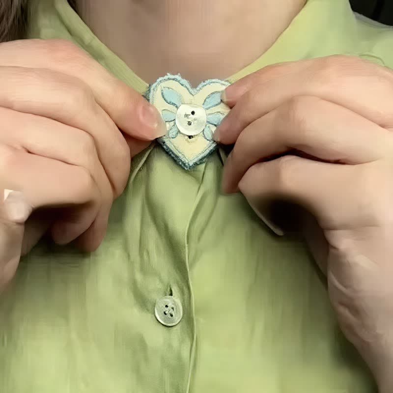 Crochet pour bouton décoratif amovible brodé en forme de cœur - image 2
