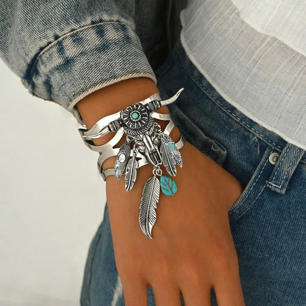 Bracelet manchette ouverte en forme de crâne de vache turquoise et plume du Sud-Ouest - image 1