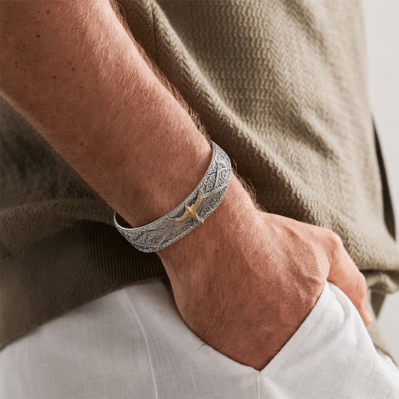 Bracelet manchette ouvert à gravure en volutes et aigle occidental - image 1