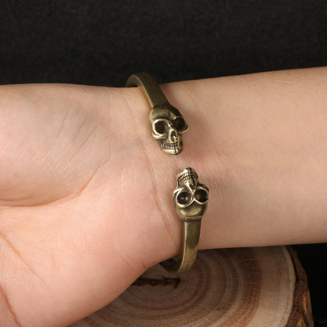 Bracelet manchette ouvert gothique en laiton massif à double crâne et bronze - image 1