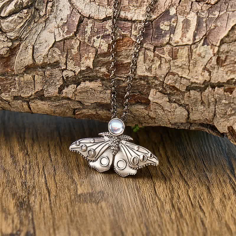 Collier pendentif papillon de nuit et phases de la lune - Argent - image 0