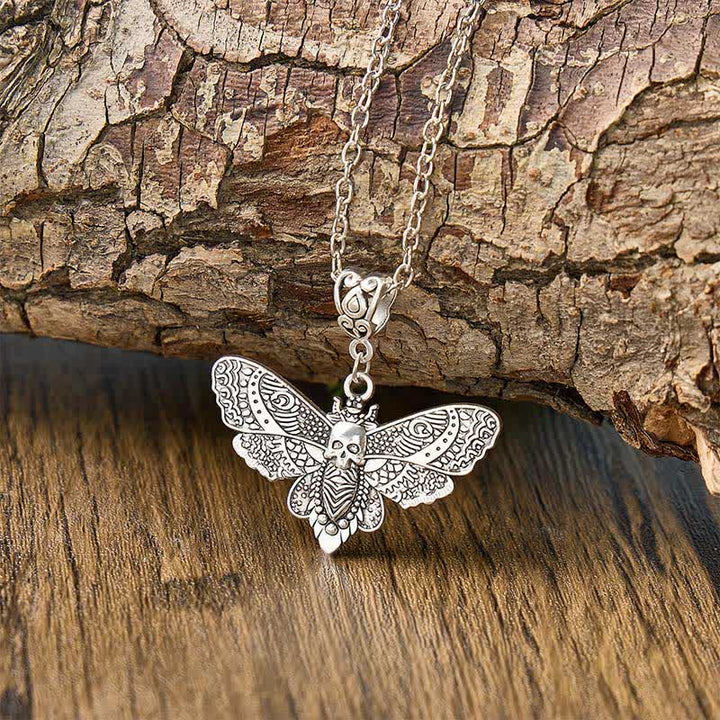 Collier pendentif crâne gothique et papillon de nuit « La Mort embrasse la Beauté » - Argent - image 0