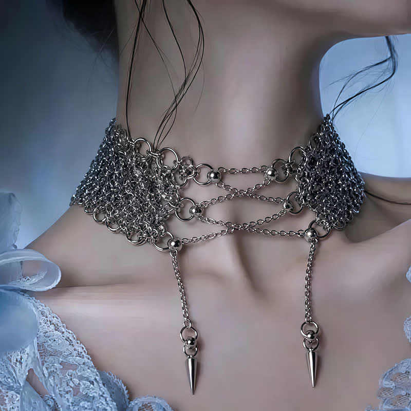 Collier ras-de-cou en cotte de mailles à pointes, style punk sombre, avec pompons. - image 1