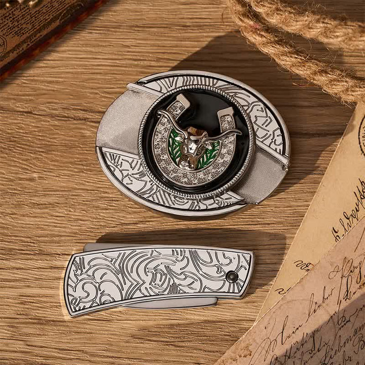 Ceinture en cuir avec boucle de couteau pliant dissimulée, ornée de strass, d'un taureau à cornes allongées et d'un fer à cheval. - image 9