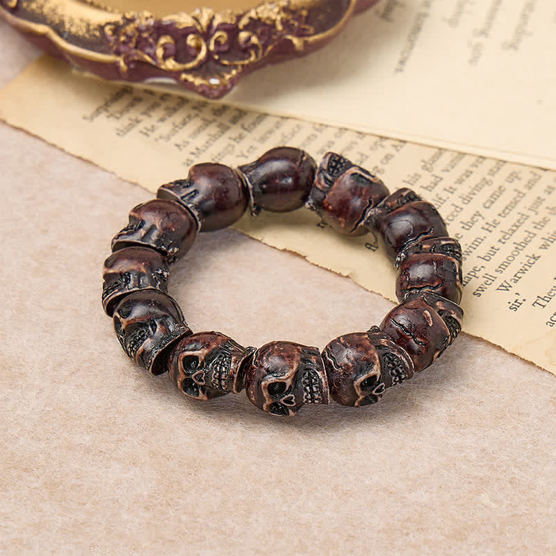 Bracelet empilable en résine à tête de mort sculptée style grunge punk, orné de perles et de motifs punk. - image 10