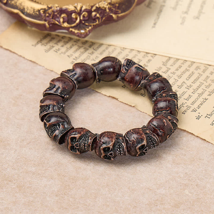 Bracelet empilable en résine à tête de mort sculptée style grunge punk, orné de perles et de motifs punk. - image 10