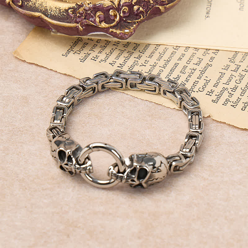 Bracelet de motard à double tête de mort pour homme, chaîne épaisse et imposante. - image 3