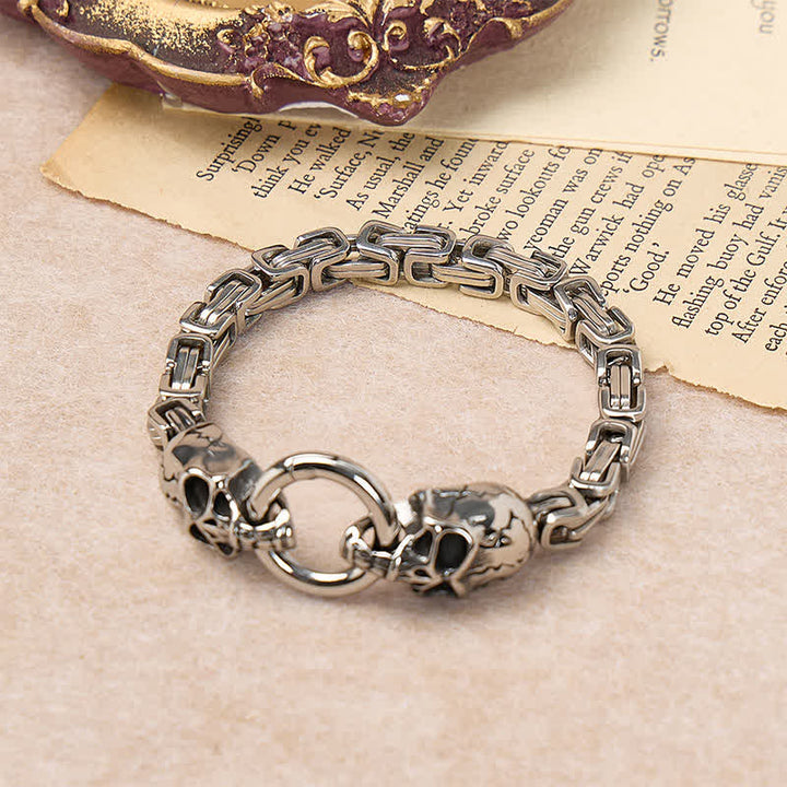 Bracelet de motard à double tête de mort pour homme, chaîne épaisse et imposante. - image 3