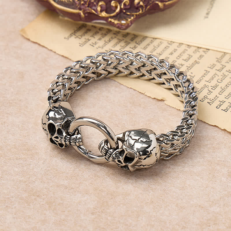 Bracelet pour homme avec fermoir mousqueton à double tête de mort - image 2