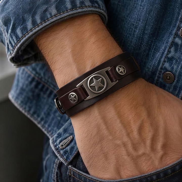 Bracelet manchette vintage en cuir clouté d'étoiles avec fermoir à épingle - image 1