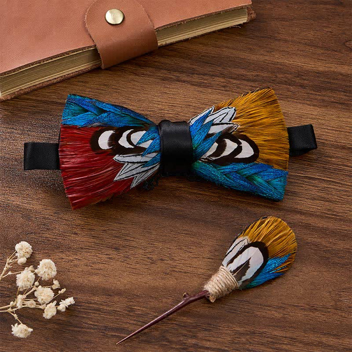 Nœud papillon bleu royal à plumes, motif faisan aurore cramoisi et doré, avec épingle à revers - Bleu, cramoisi et doré - image 2