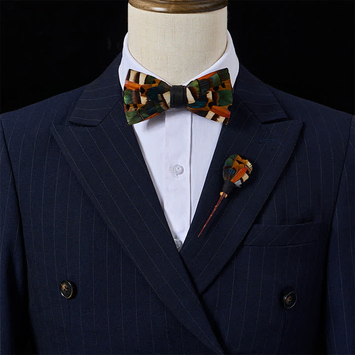 Nœud papillon à plumes mosaïque automnale orange rouille et vert olive avec épingle à revers - image 1