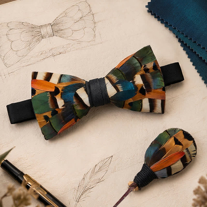 Nœud papillon à plumes mosaïque automnale orange rouille et vert olive avec épingle à revers - image 0