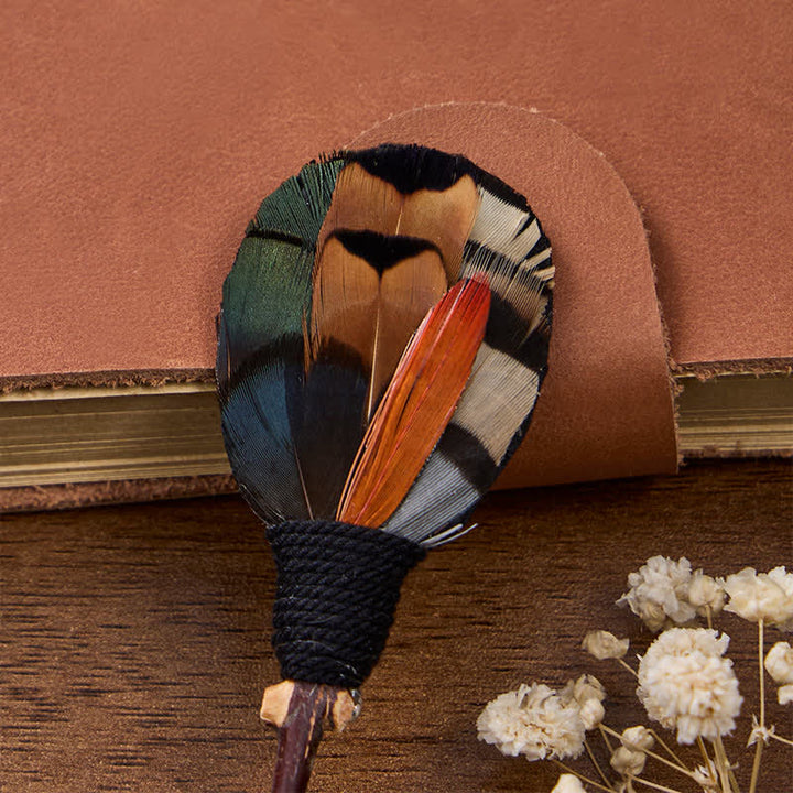 Nœud papillon à plumes mosaïque automnale orange rouille et vert olive avec épingle à revers - image 4