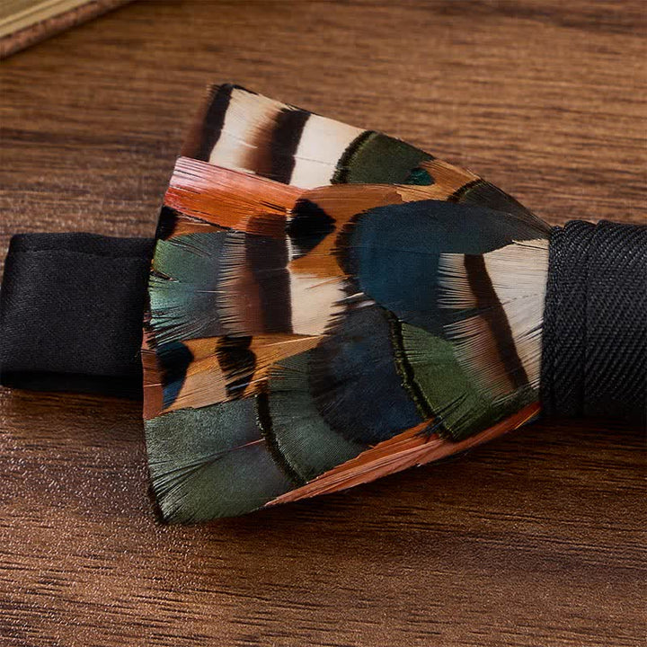 Nœud papillon à plumes mosaïque automnale orange rouille et vert olive avec épingle à revers - image 3