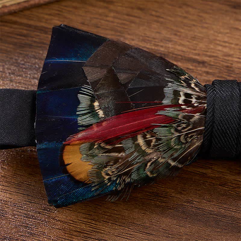 Nœud papillon à plumes marron chocolat et bleu nuit avec épingle à revers - image 3